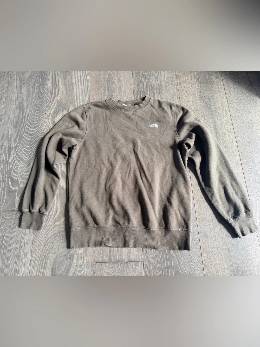 The North Face Crewneck Sweatshirt in Olive Green Size Medium